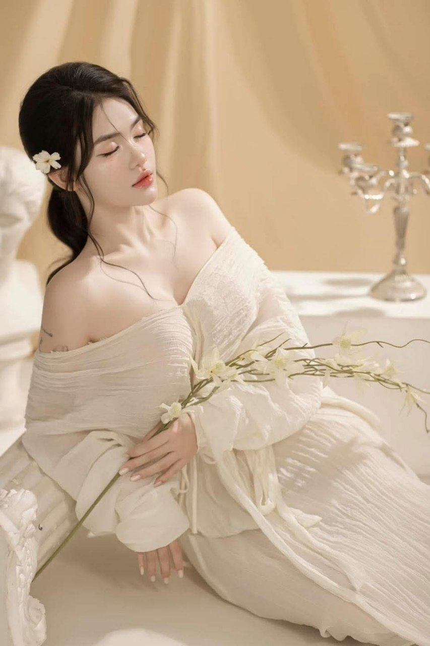 Người má chiều chuộng cậu con trai hết mực, ngay cả khi con bổng dưng “cương cứng”